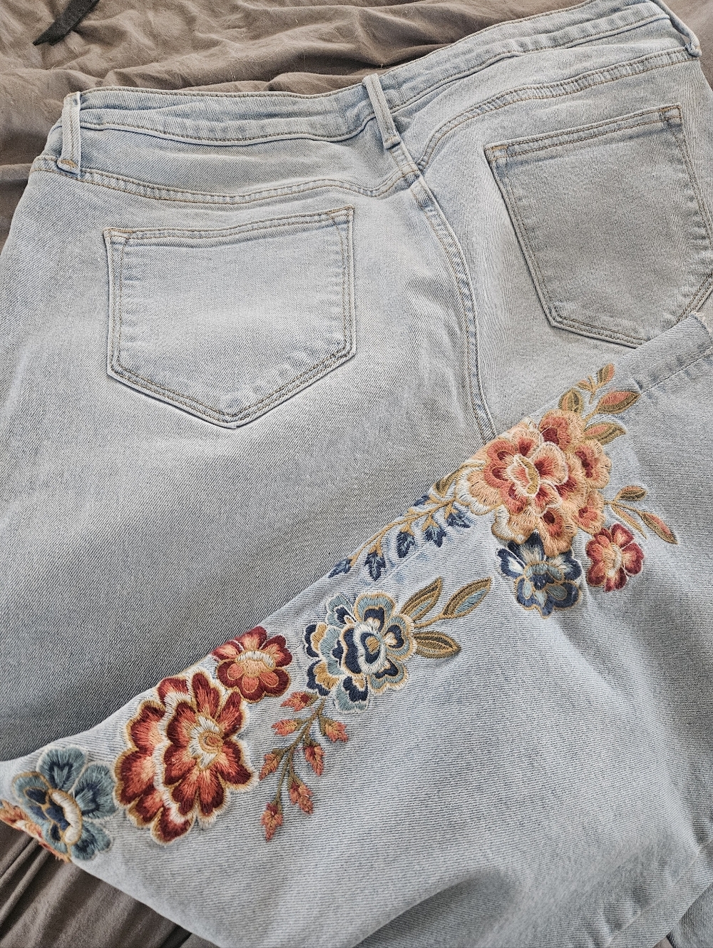 Driftwood Light Wash Denim Jeans - Light Blue - Picture 7 of 7